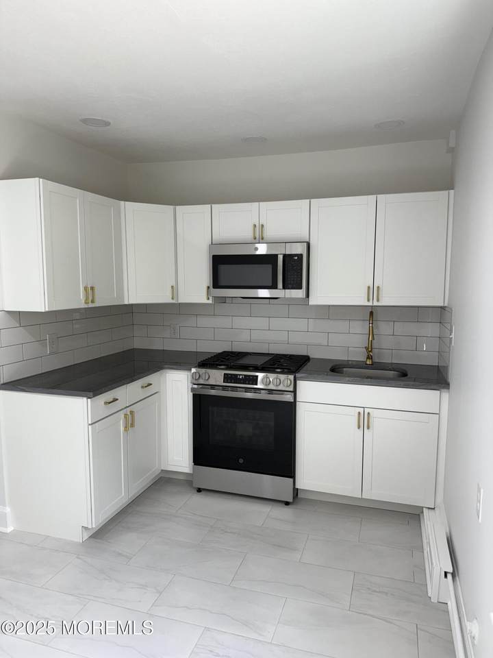 140 Franklin Avenue - Photo 1