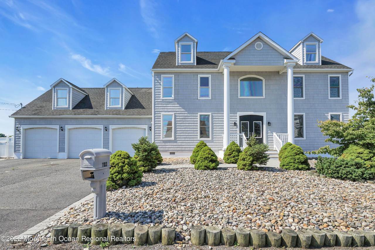 1103 Laurel Boulevard - Photo 1