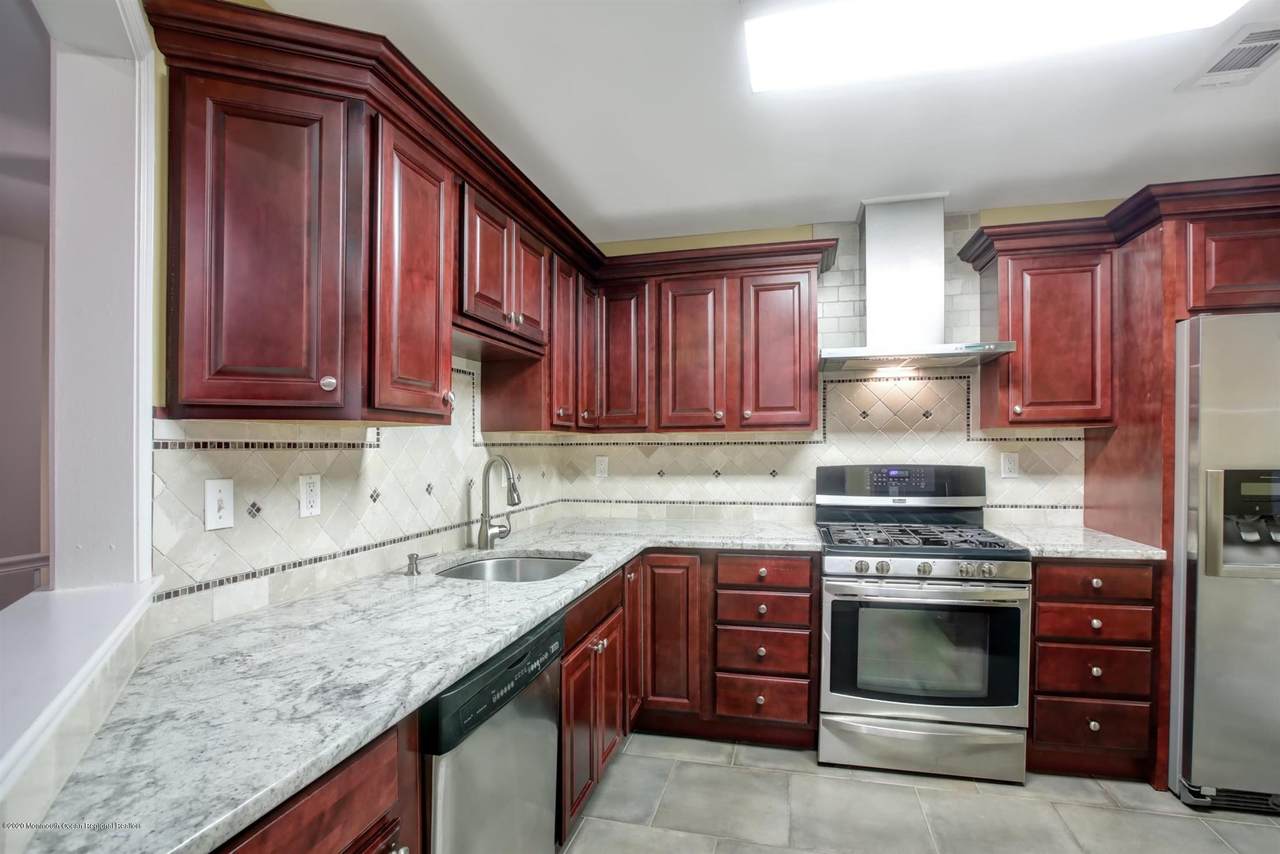 393 Yorkshire Place - Photo 1