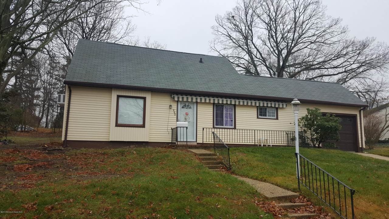 240 Castlewall Avenue - Photo 1