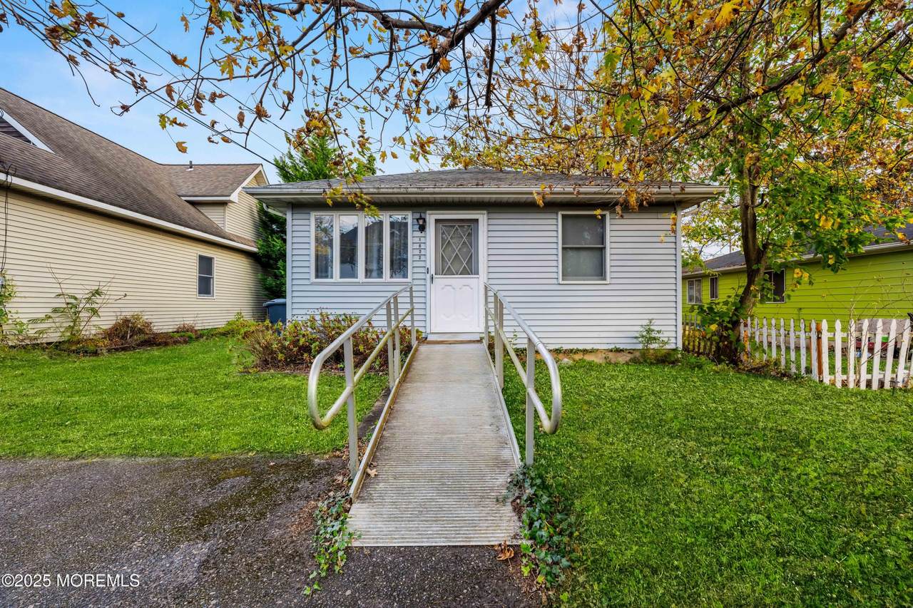 1622 Abbott Avenue - Photo 1