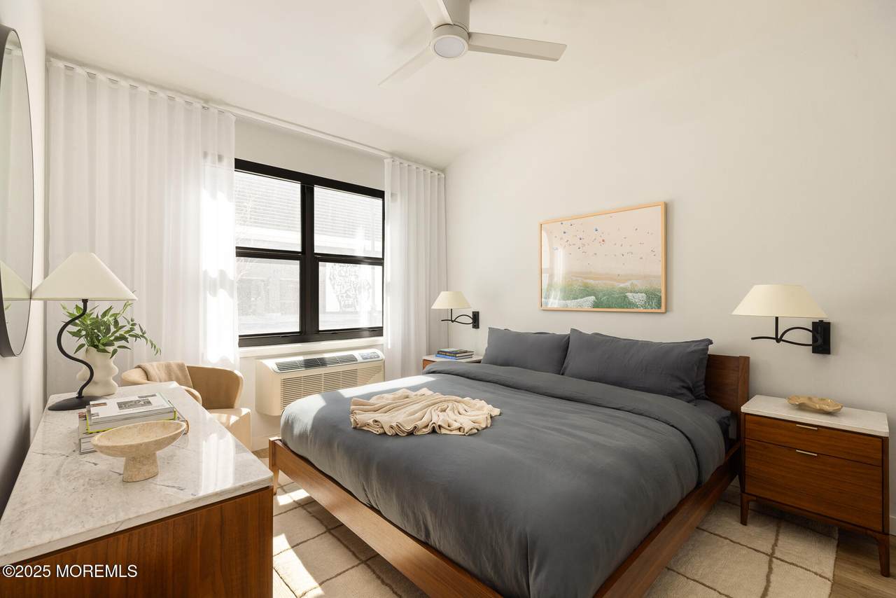 1150 Kingsley Street - Photo 1