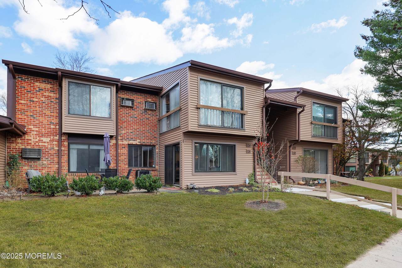 126 Manchester Court - Photo 1