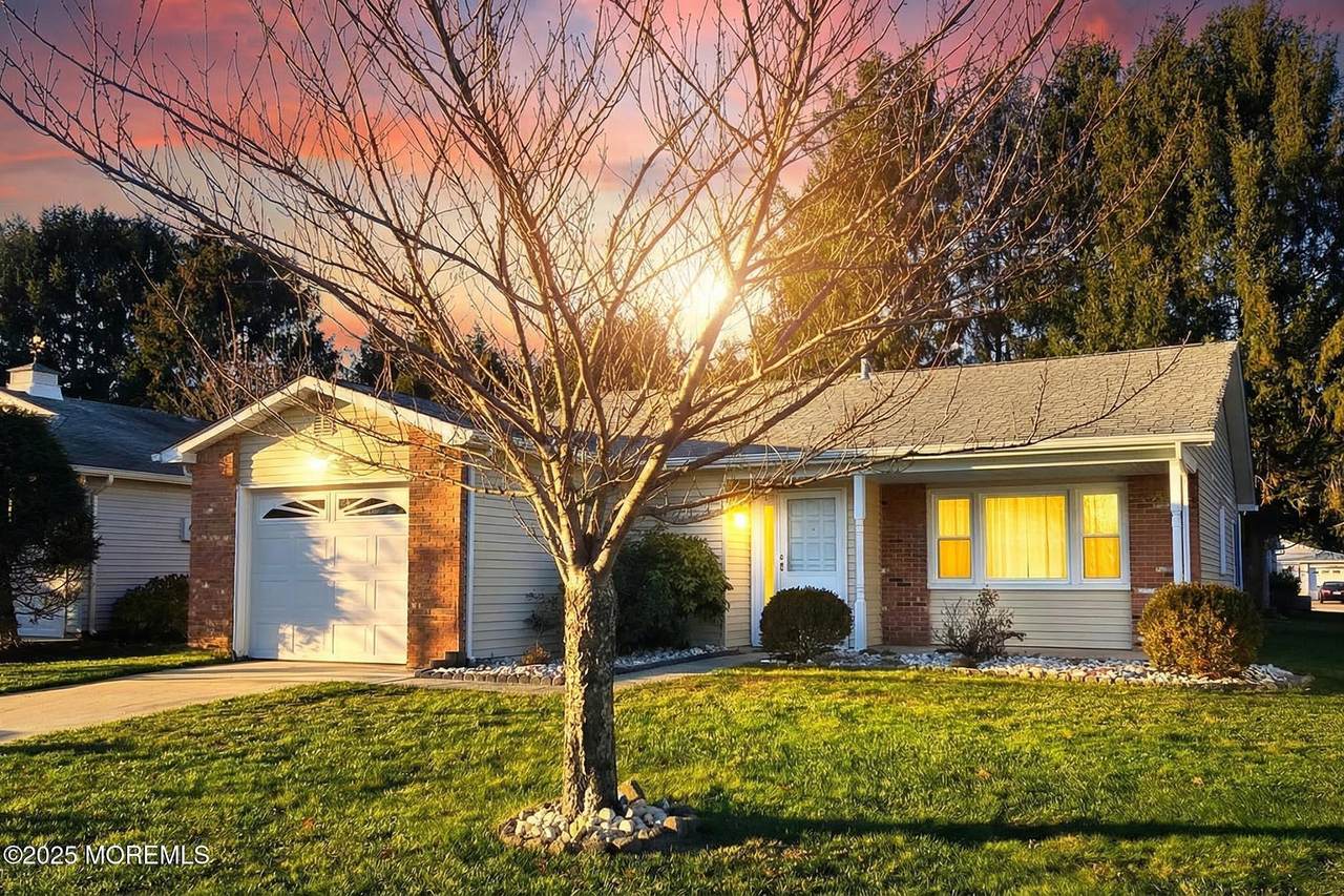 91 Lauren Lane - Photo 1