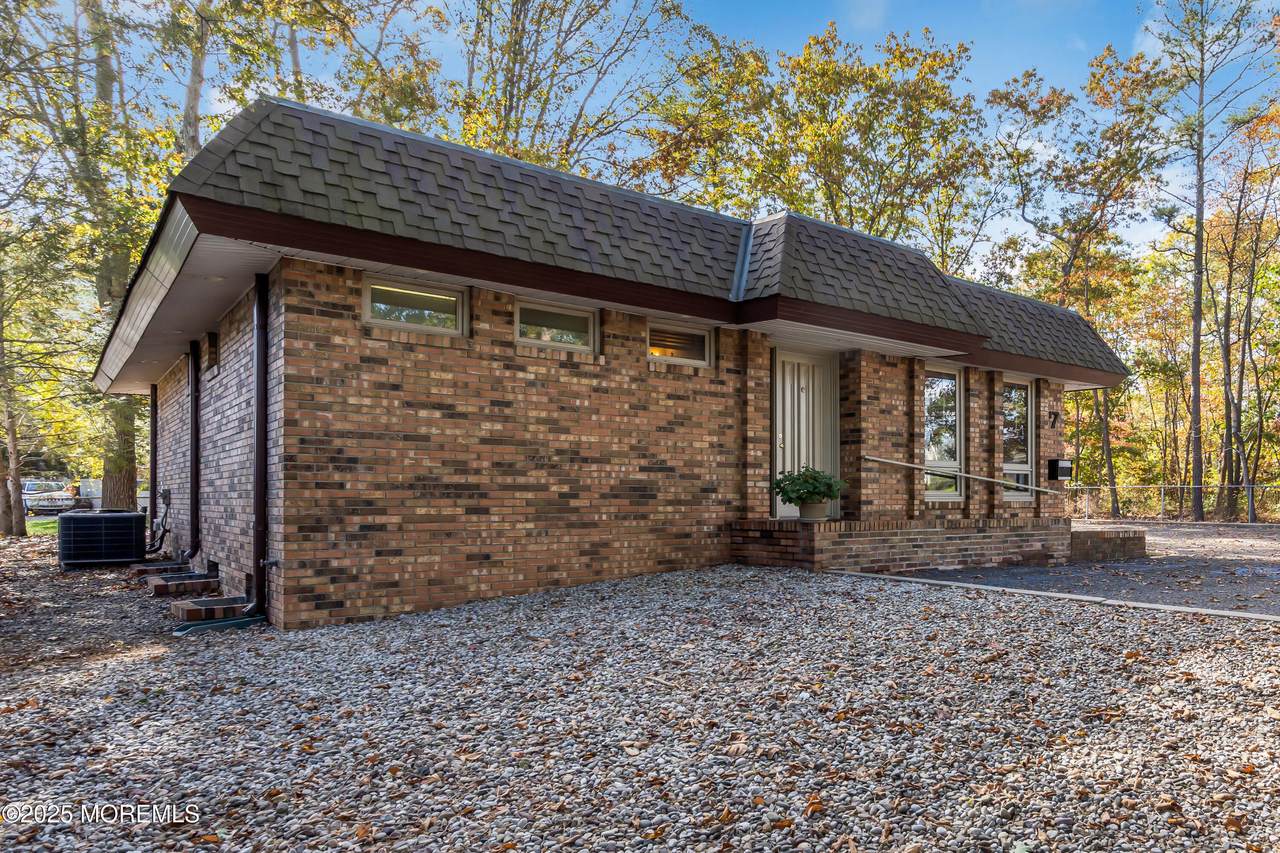 7 Hospital Drive - Photo 1