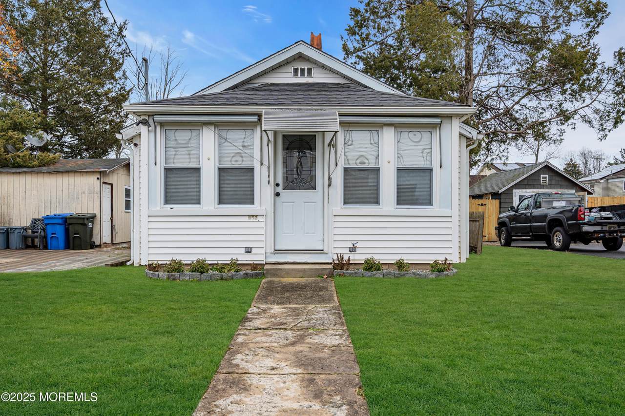 103 Lilac Street - Photo 1