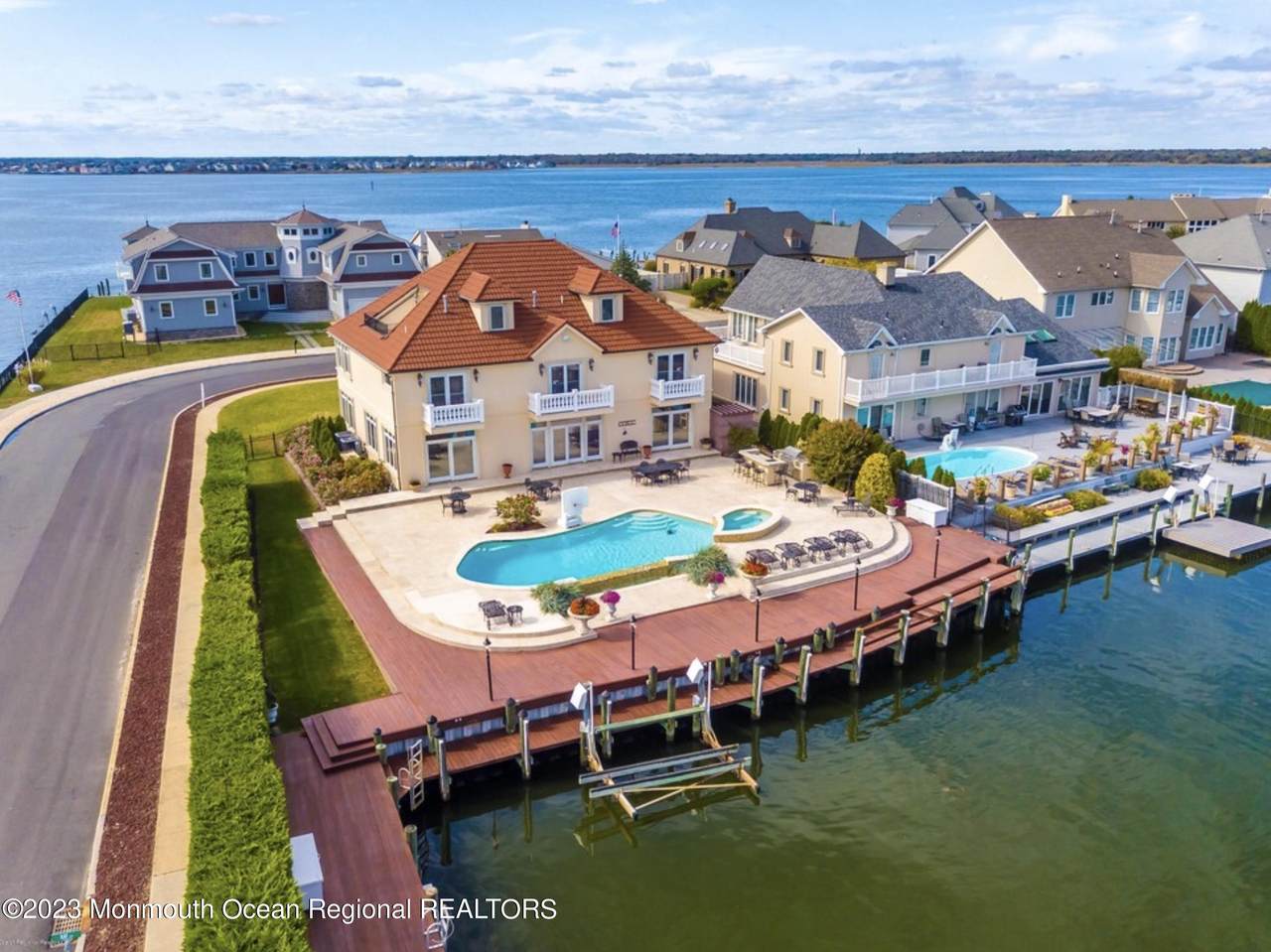 220 Pointe Drive - Photo 1