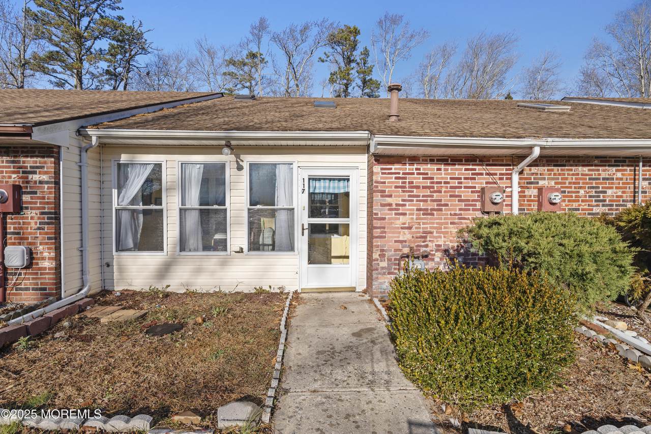 117 Lexington Drive - Photo 1