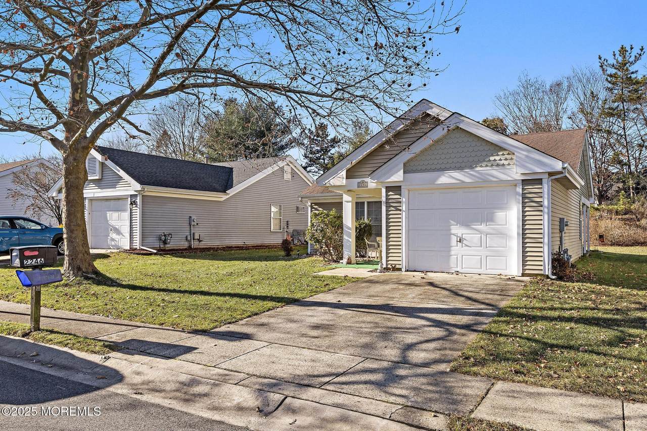 2246 Agincourt Road - Photo 1