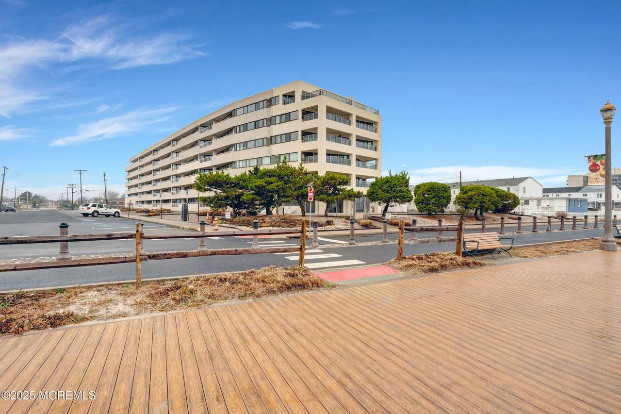 525 Ocean Boulevard - Photo 1