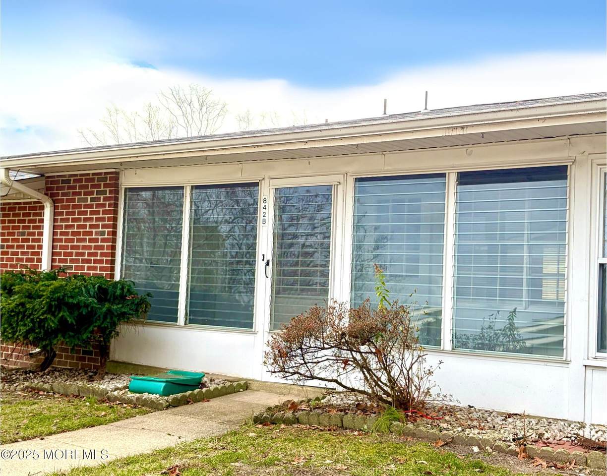 842B Inverness Court - Photo 1