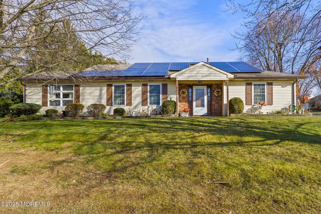 102 Carriage Hill Court - Photo 1