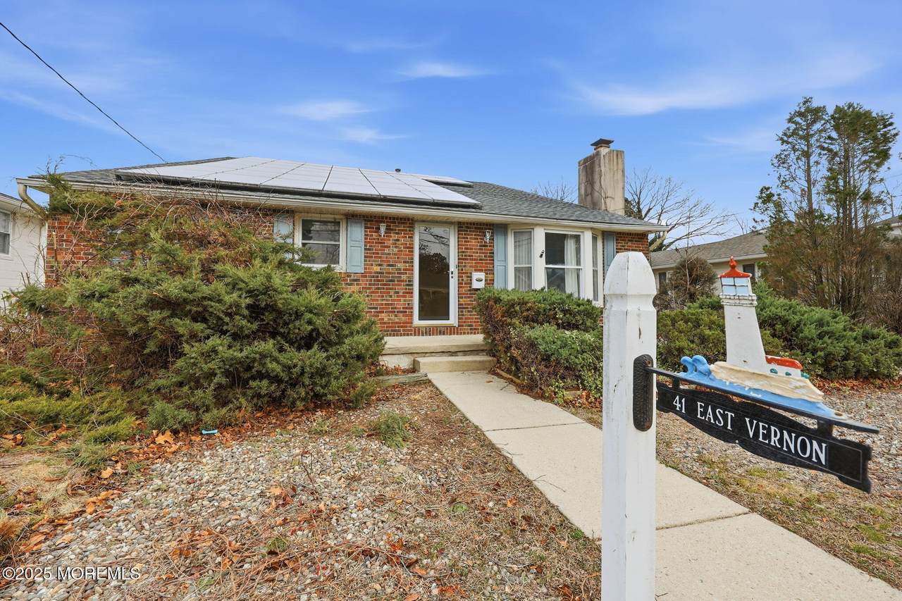 41 Vernon Avenue - Photo 1