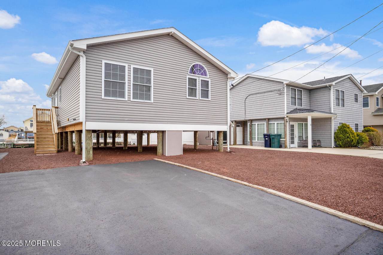 9 Lake Saint Clair Drive - Photo 1