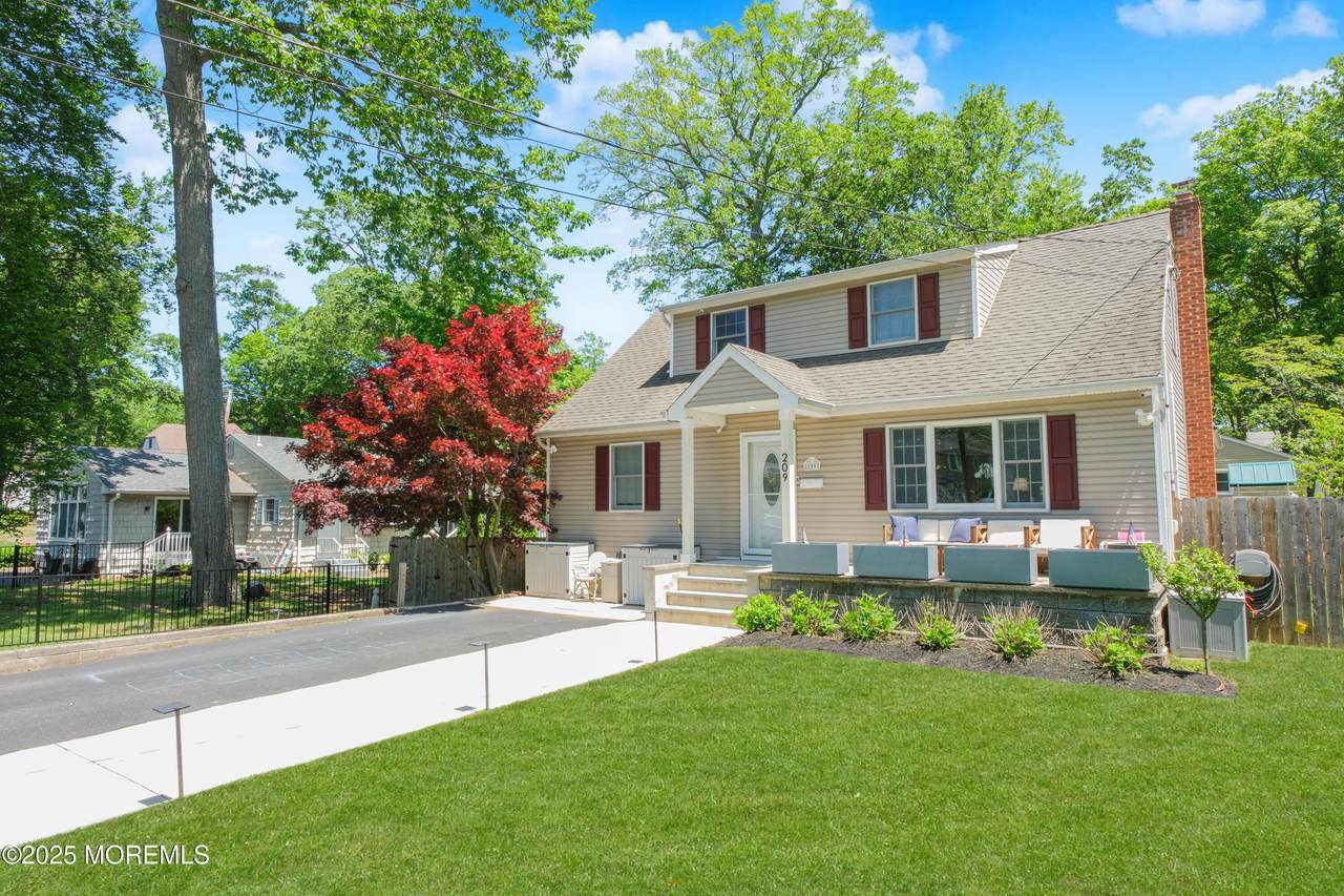 209 Woodcrest Road - Photo 1