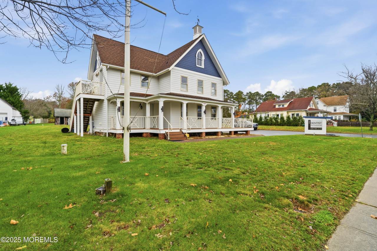 400 Main Street - Photo 1