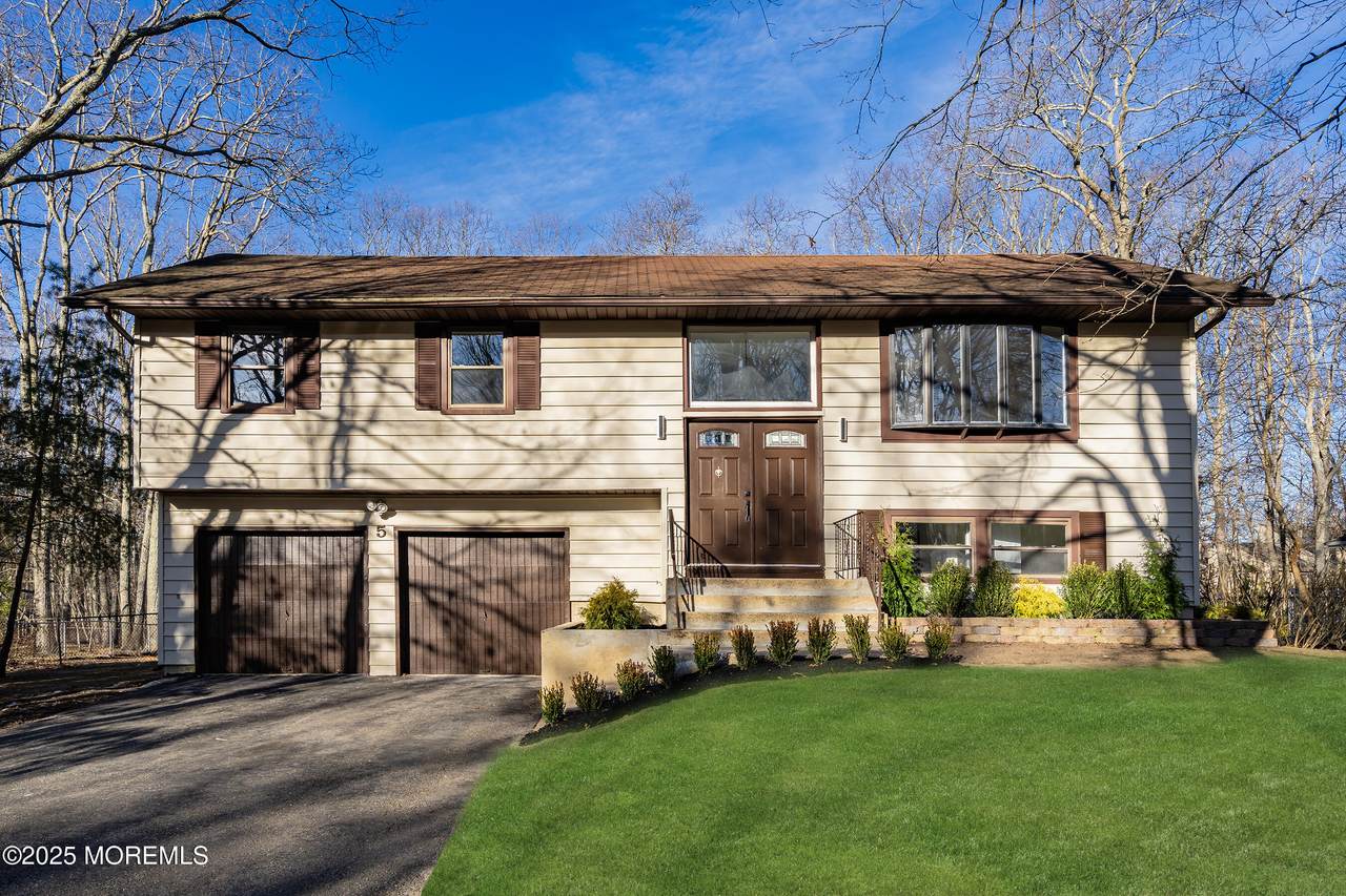 5 New Castle Court - Photo 1