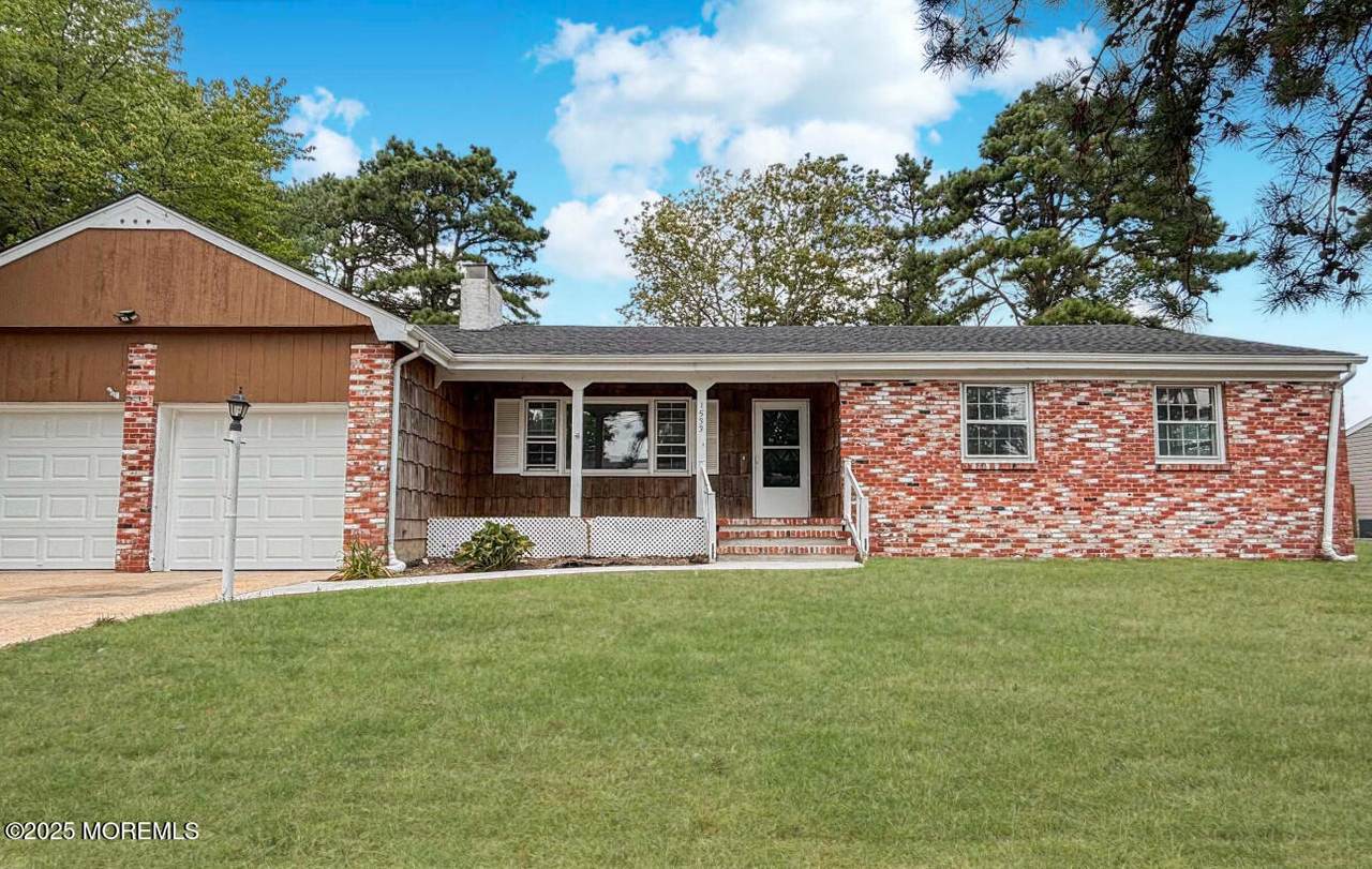 1533 Eleventh Avenue - Photo 1