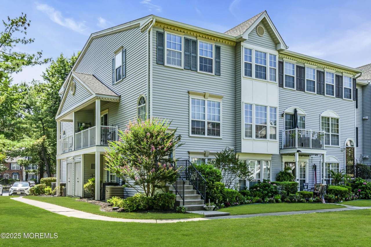 89 Chambord Court - Photo 1