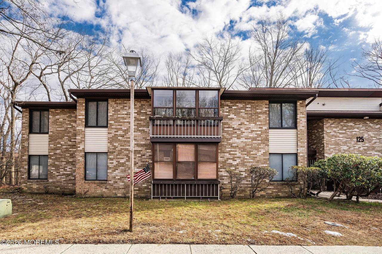 125 Amberly Drive - Photo 1