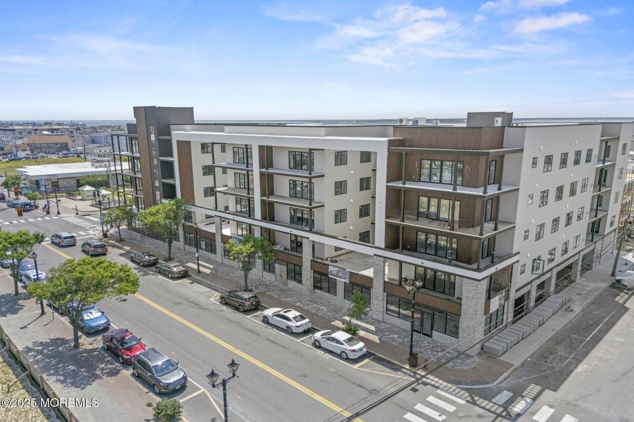 401 Boulevard - Photo 1