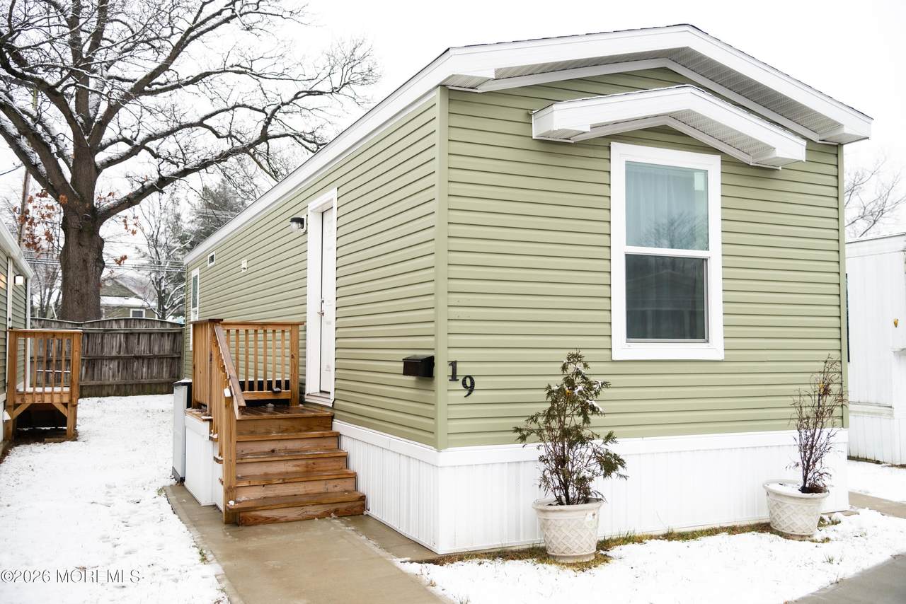 19 Avenue A - Photo 1