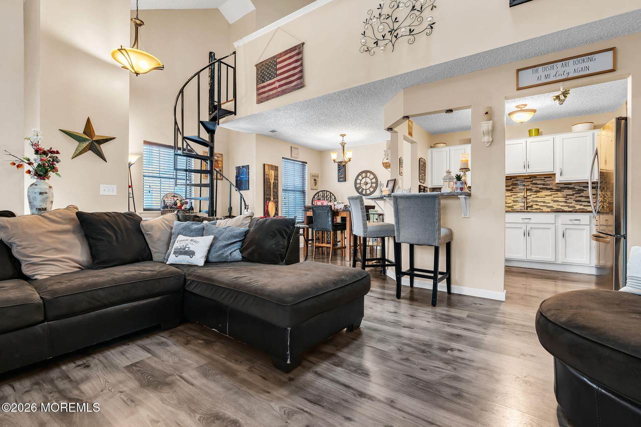 307 Sage Court - Photo 1