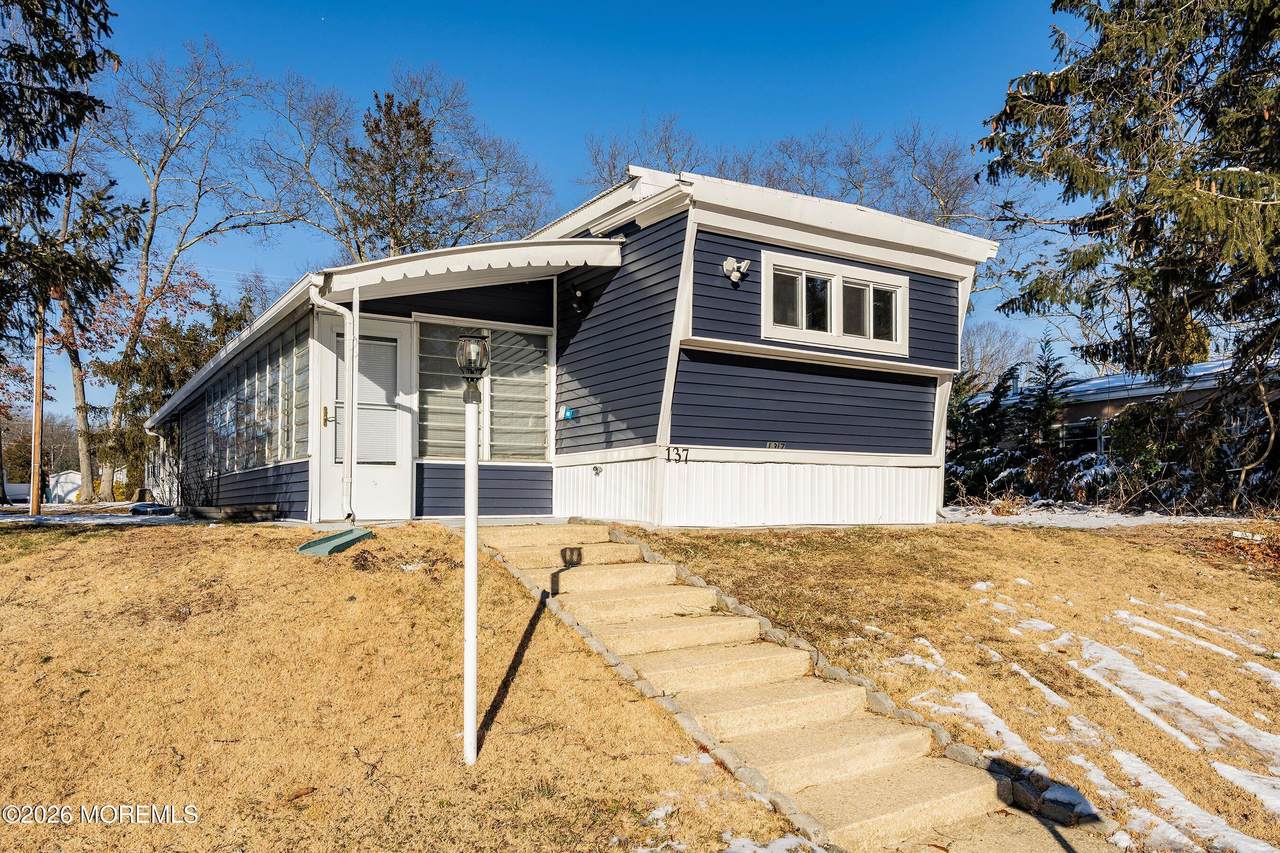 137 Oak Drive - Photo 1