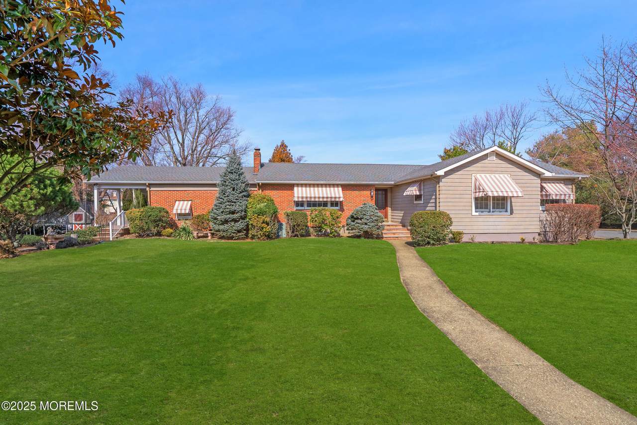 4 Lawrence Avenue - Photo 1