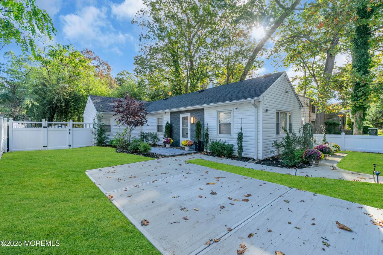 185 Elmwood Road - Photo 1