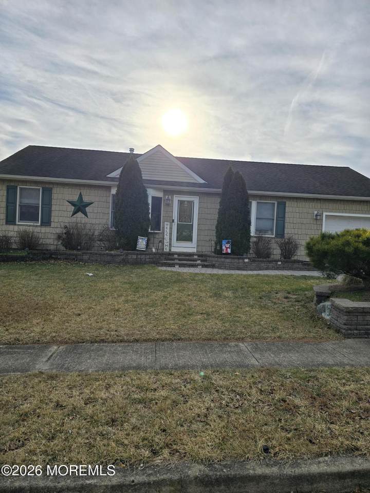 83 Georgetown Boulevard - Photo 1