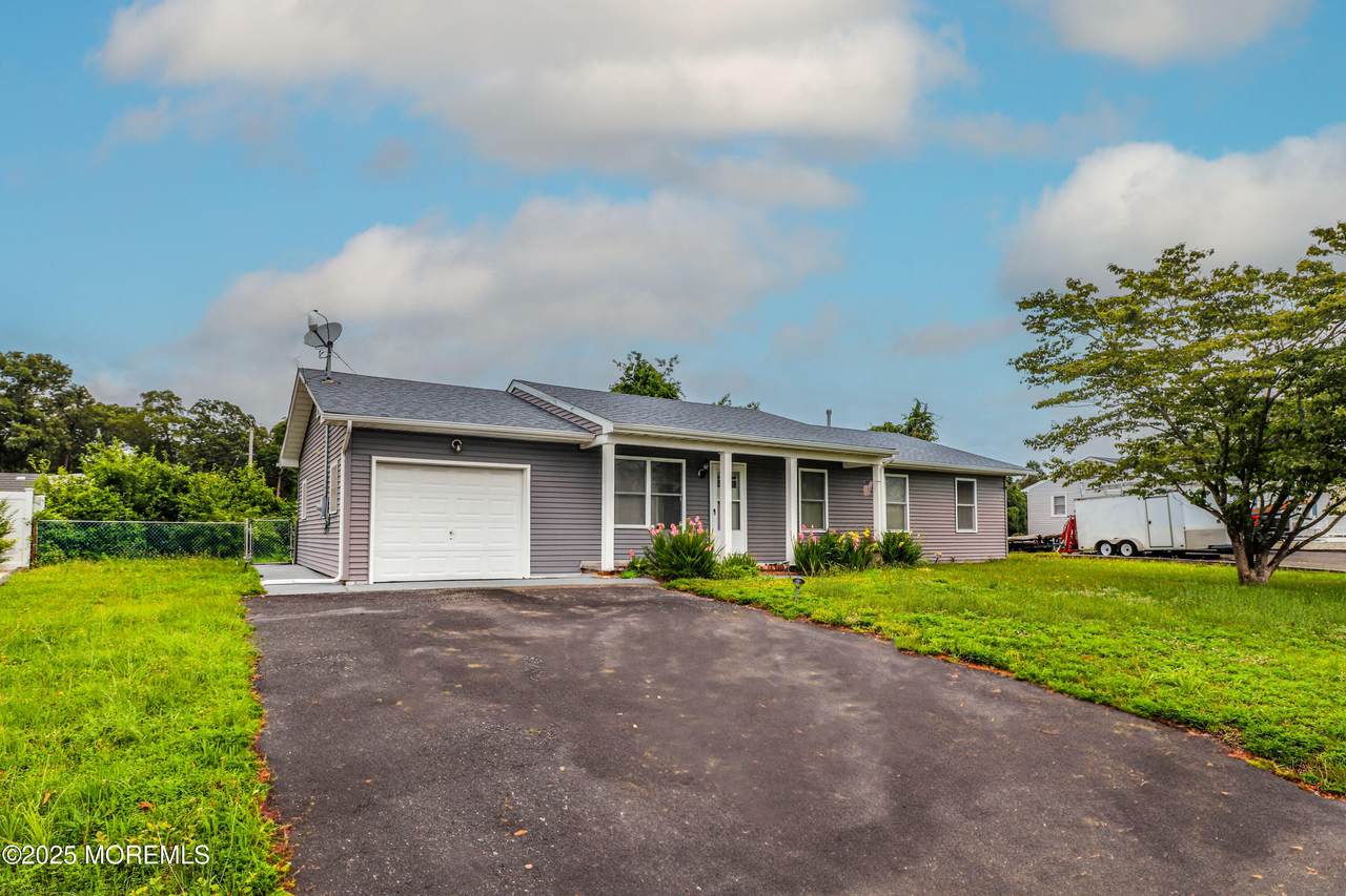 908 Sarasota Drive - Photo 1