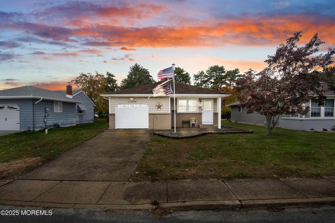 438 Jamaica Boulevard - Photo 1