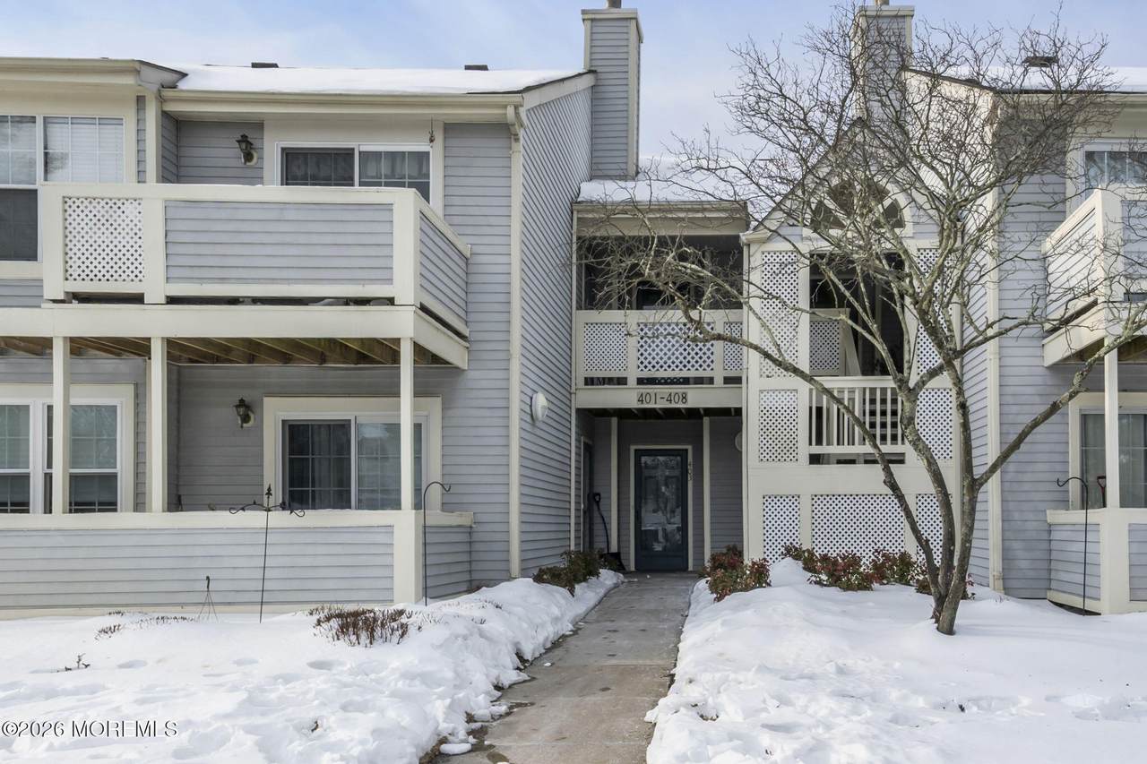 402 Brookview Court - Photo 1