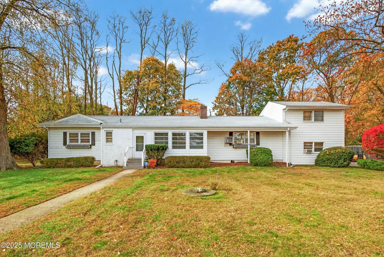 202 Woodland Drive - Photo 1