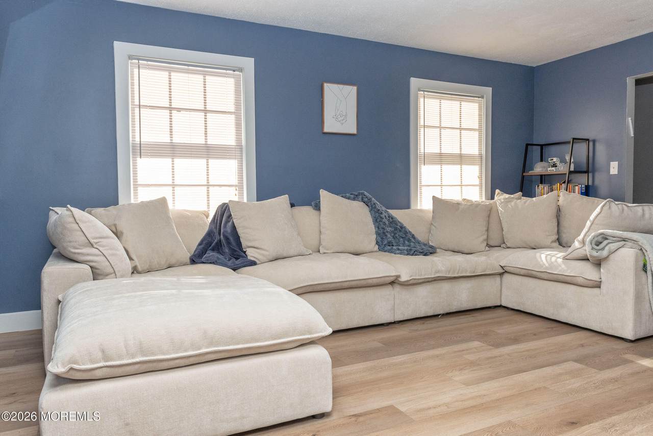 https://bt-photos.global.ssl.fastly.net/monmouth/1280_boomver_1_22603918-2.jpg