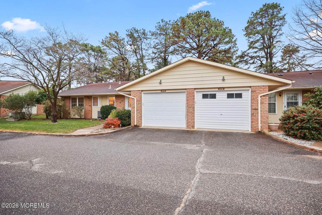 107B Buckingham Drive - Photo 1