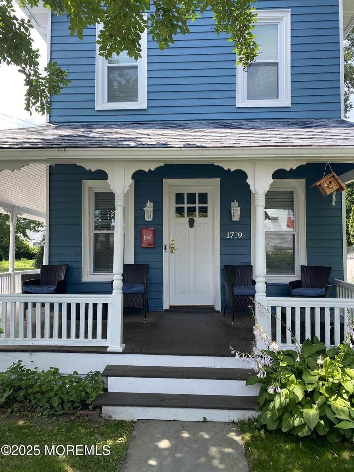1719 Beverly Avenue - Photo 1