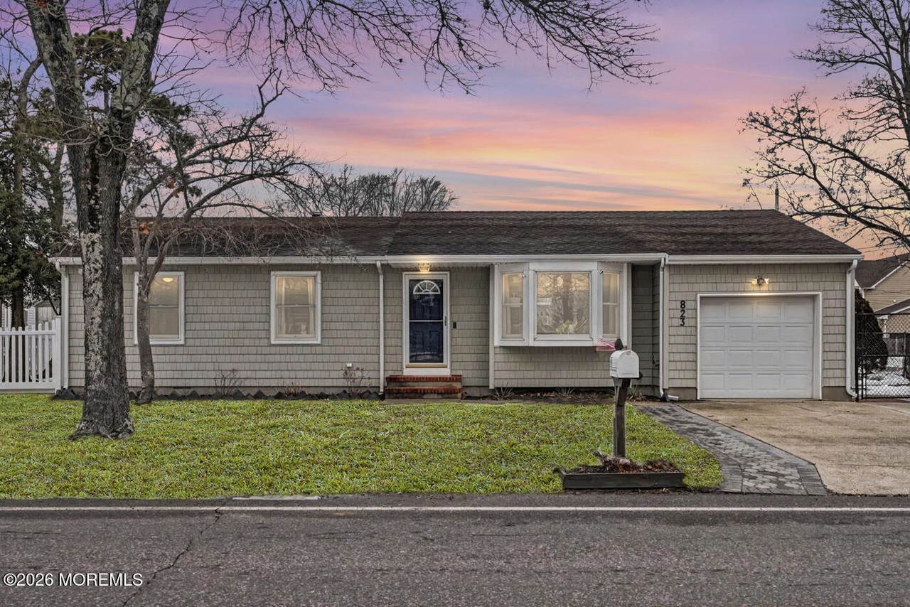 823 Maple Avenue - Photo 1