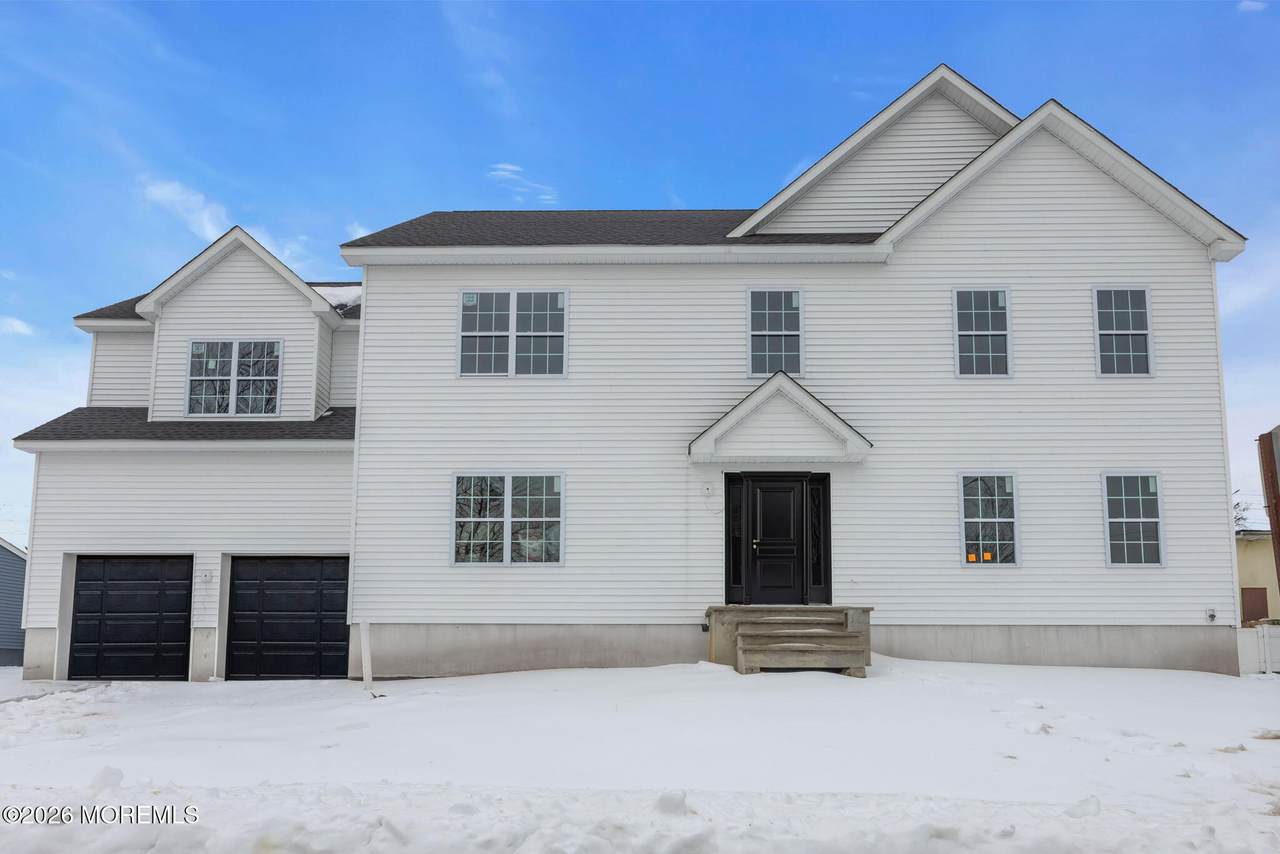 1027 Mereline Avenue - Photo 1