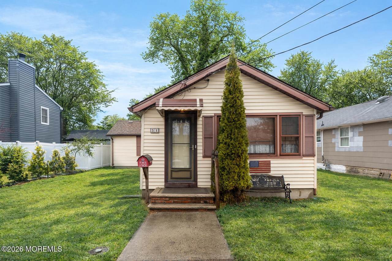 51 Holmes Place - Photo 1