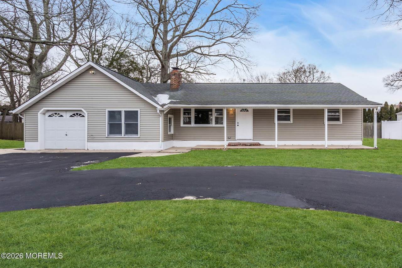 109 Laurel Boulevard - Photo 1