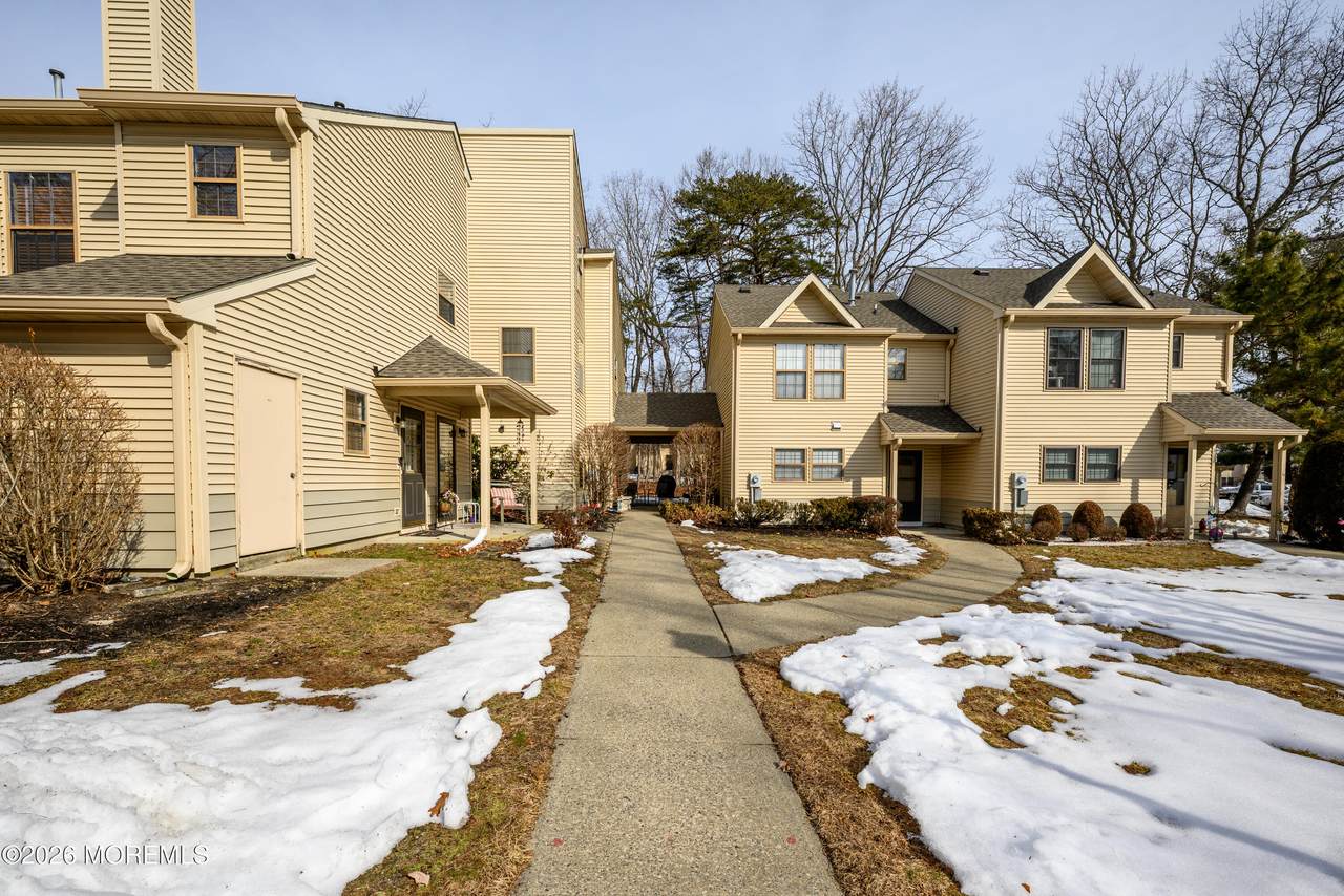 105 Whispering Oaks Way - Photo 1