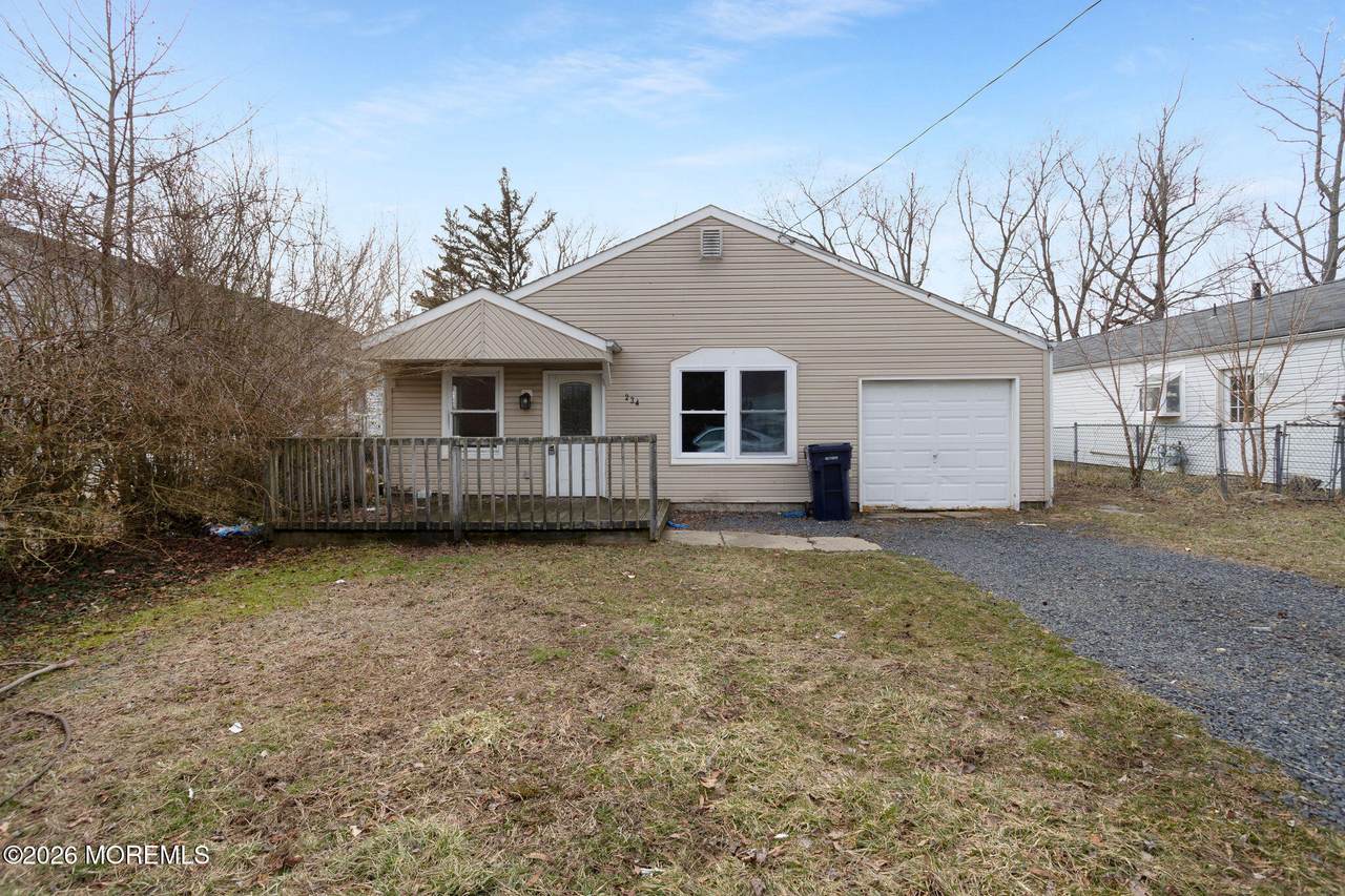 234 Pulaski Boulevard - Photo 1