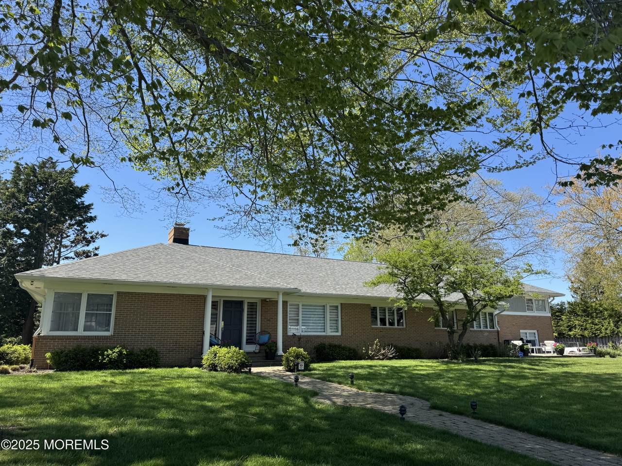 111 Sheridan Avenue - Photo 1