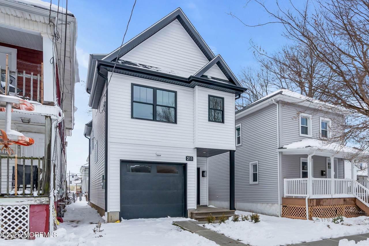 211 De Witt Avenue - Photo 1