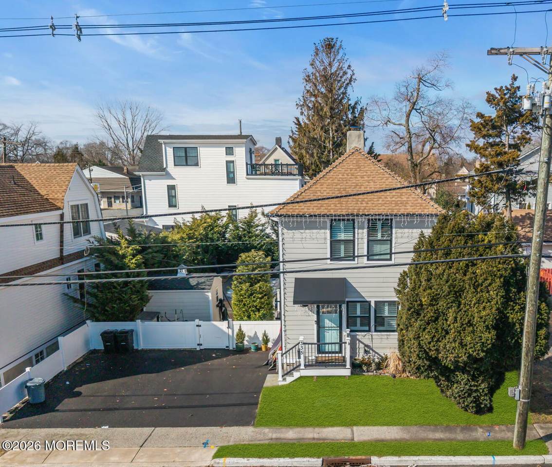 335 Hawthorne Avenue - Photo 1