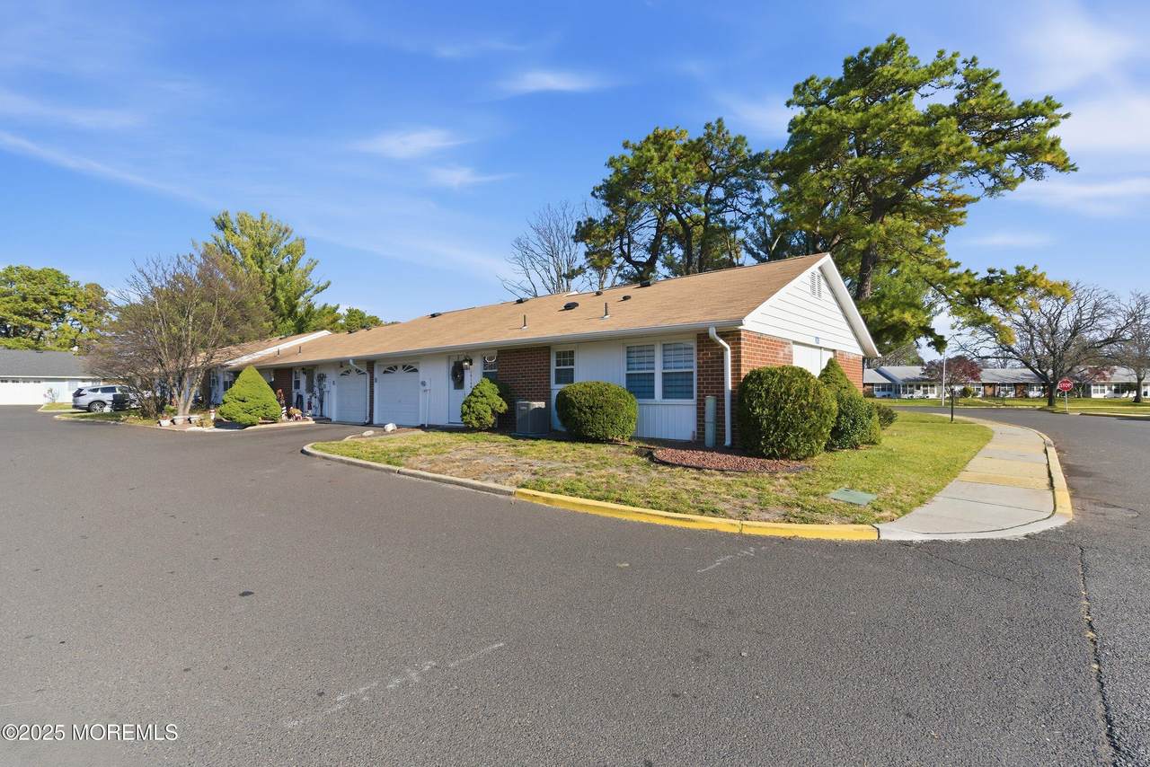 1015 Aberdeen Drive - Photo 1