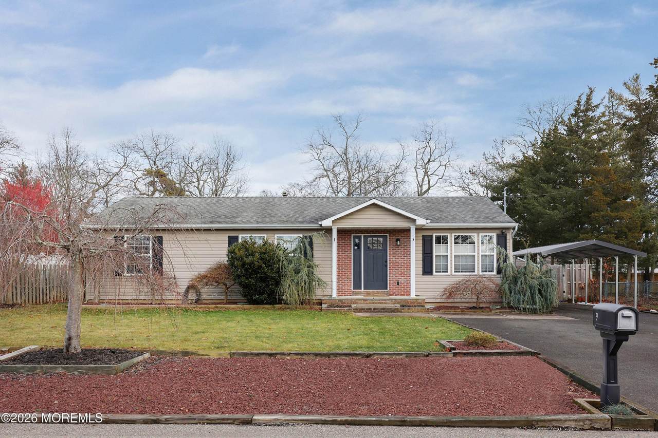 9 Center Place - Photo 1