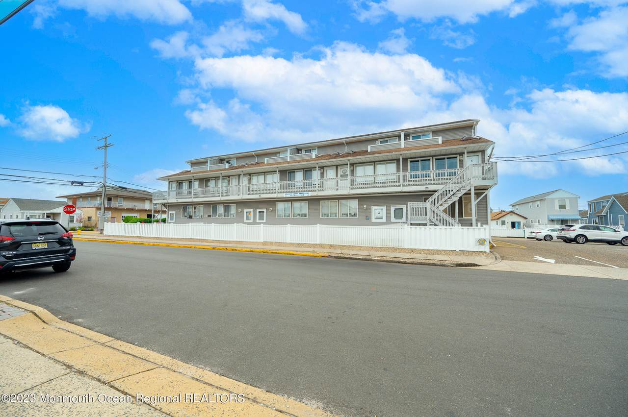 1713 Boulevard - Photo 1